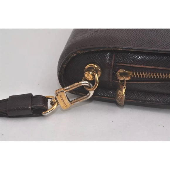 Louis Vuitton Taiga Baikal Clutch Bag Brown LV Low-key Luxery Unisex Wristlet - Picture 15 of 16